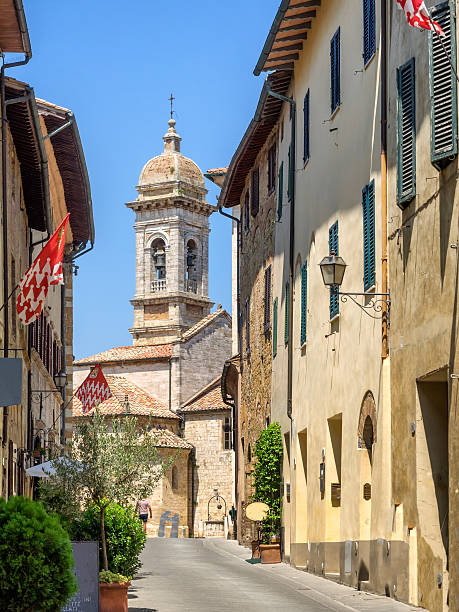 istock Small streets in San Quirico d'Orcia 496712514