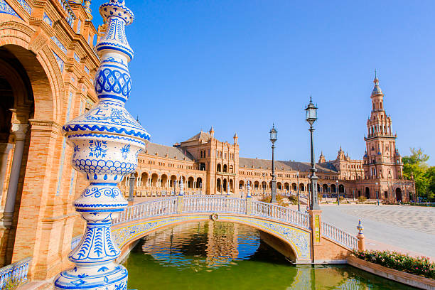 berühmten plaza de espana, sevilla, spanien - seville water spain european culture stock-fotos und bilder