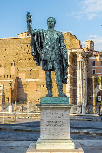 roma.  scultura in bronzo di imperatore nerva - forum of nerva foto e immagini stock