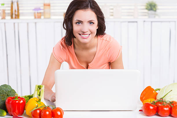 istock Consulting online about cooking. 496719375