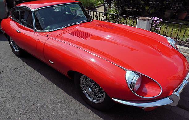 rosso jaguar tipo e - jaguar car vintage car collectors car personal land vehicle foto e immagini stock