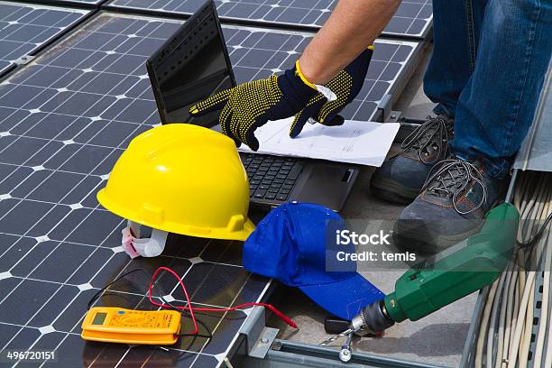 Photovoltaik Stockfoto und mehr Bilder von Baugewerbe - Baugewerbe, Bohrer, Computer