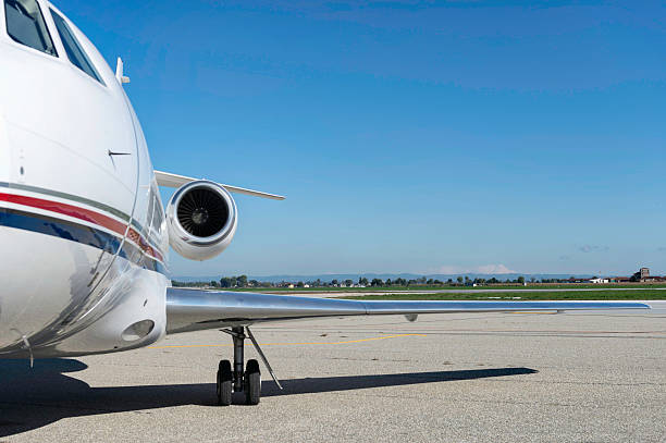 business aereo-sezione trasversale - airport window outdoors airfield foto e immagini stock