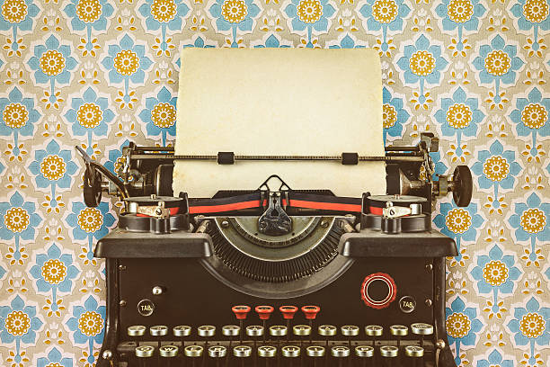 レトロ画像の古いタイプライター - typewriter old fashioned retro revival old ストックフォトと画像