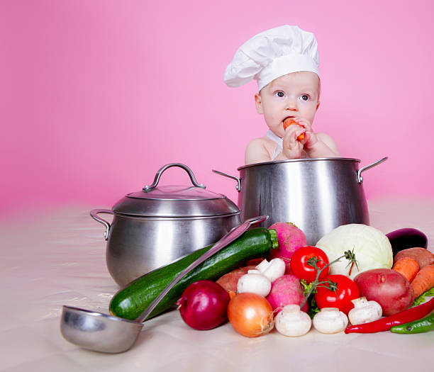 istock Baby cook in saucepan 496763104