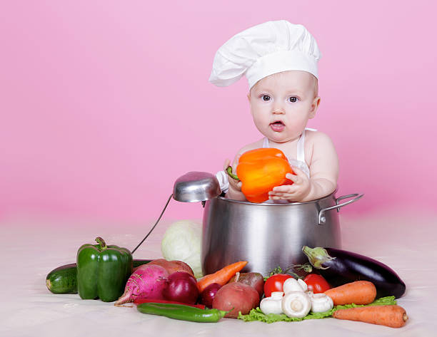 istock Baby cook in saucepan 496763160