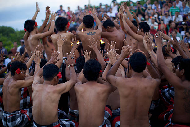 baile kecak - art theatrical performance bali indonesia fotografías e imágenes de stock