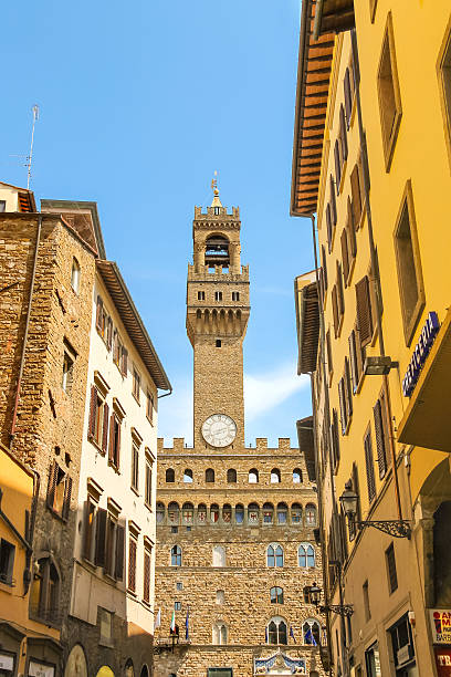 vista do palácio velho de florença - florence italy imagens e fotografias de stock