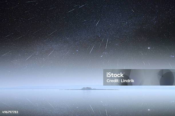 Nevoeiro Sobre O Mar E Ilha - Fotografias de stock e mais imagens de Azul - Azul, Buraco, Espaço exterior
