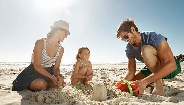 A happy young family building a sand castle together on the beachhttp://195.154.178.81/DATA/i_collage/pu/shoots/784349.jpg