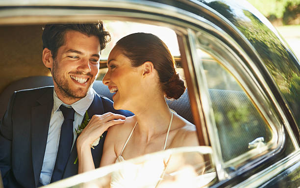 to tak świetnie bawić - weddings brown hair cheerful affectionate zdjęcia i obrazy z banku zdjęć