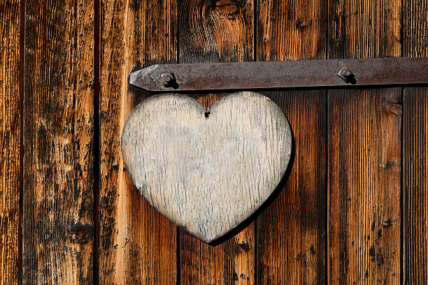 istock Old wooden door with an empty sign 496800592