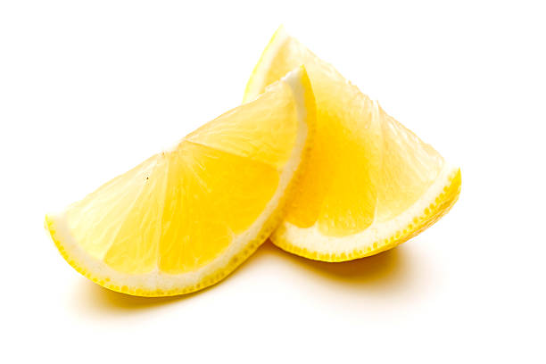 limón porciones de fruta cítrica - slice of lemon fotografías e imágenes de stock