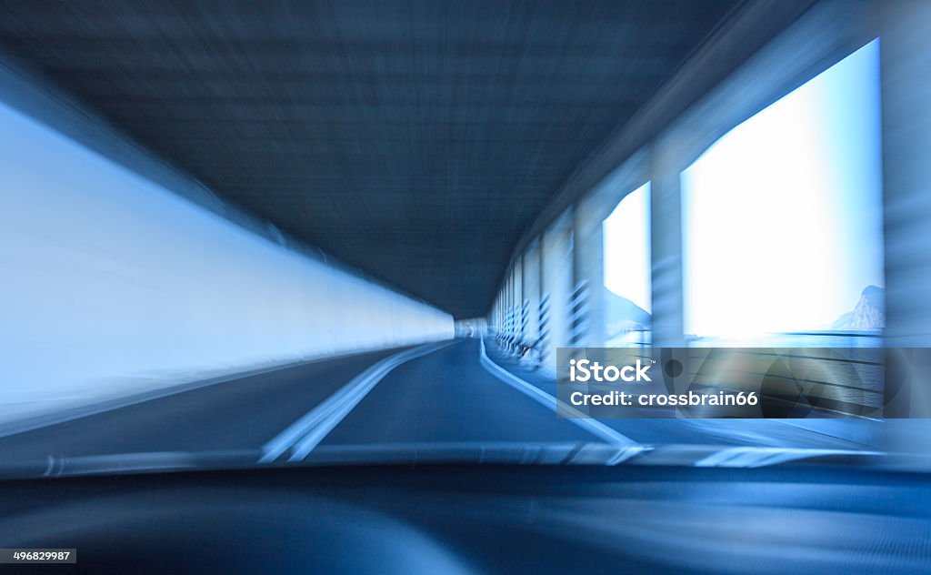 Conducción a través del túnel a Internet de alta velocidad - Foto de stock de Azul libre de derechos