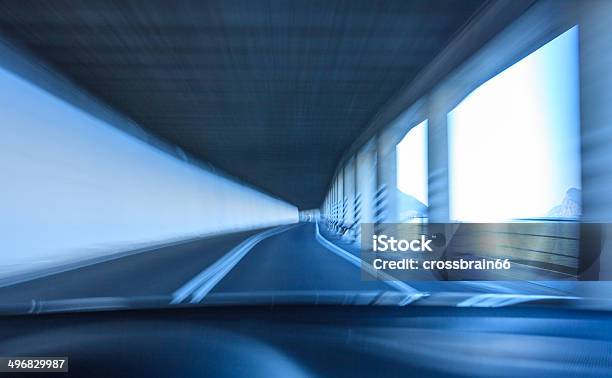 Conducción A Través Del Túnel A Internet De Alta Velocidad Foto de stock y más banco de imágenes de Azul