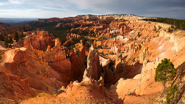 parco nazionale bryce canyon da trail con letti queen size e giardino - sunrise point foto e immagini stock