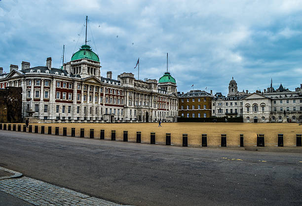 palazzo delle guardie a cavallo-londra, regno unito - london england park whitehall street palace foto e immagini stock