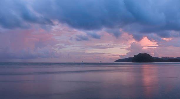 kolorowy zachód słońca na plaży - sunset beach sky heat zdjęcia i obrazy z banku zdjęć