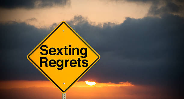 sexting のため - teenage sex ストックフォトと画像