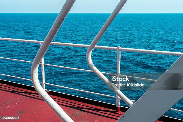 Pulpits Al Mezzo Di Trasporto Marittimo Sul Mare - Fotografie stock e altre immagini di Acciaio - Acciaio, Acqua, Affari