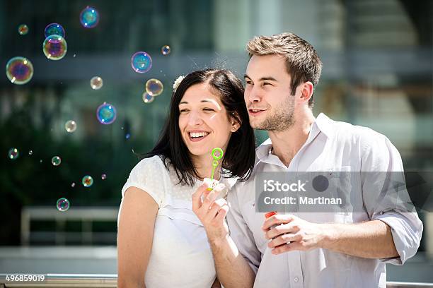 Divertido Com Soprador De Bolhas - Fotografias de stock e mais imagens de Adulto - Adulto, Alegria, Amizade