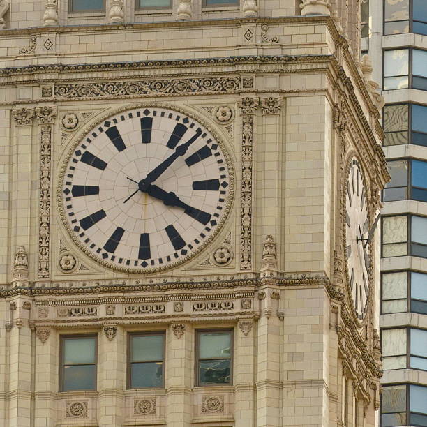 istock Chicago-Wrigley Building, architecture, gros plan, horloge 496862482