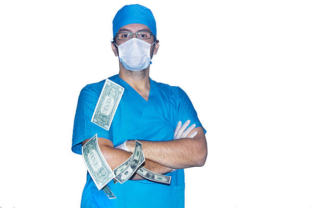 cirurgião posando atrás de dólares - one person looking at camera male posing imagens e fotografias de stock