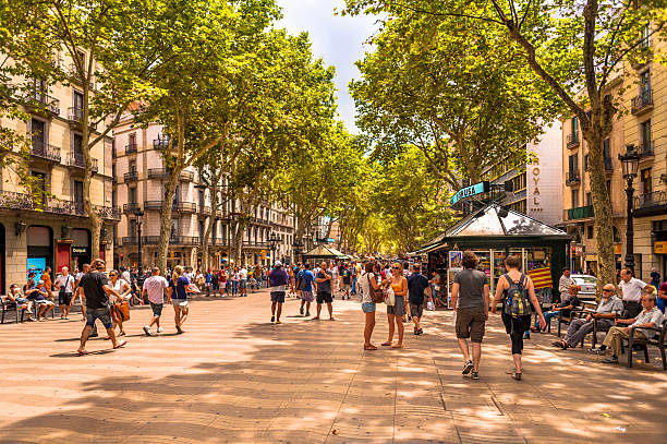 barcelona, las ramblas - sidewalk cafe built structure cafe day - fotografias e filmes do acervo