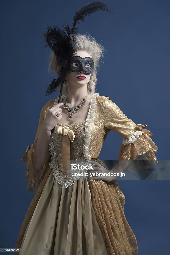 Retro Baroque Thời Trang Người Phụ Nữ Mặc Váy Vàng Cầm Mặt Nạ Đen ...