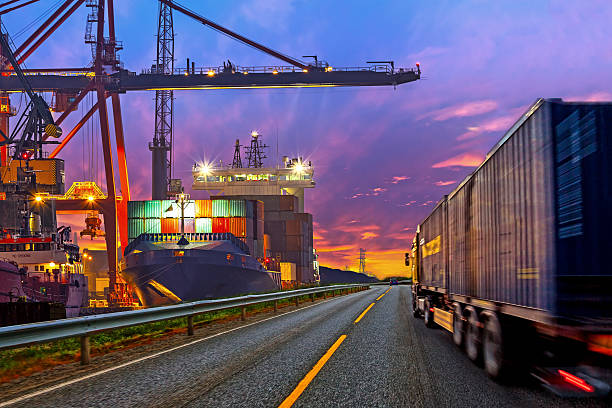 camion nel porto - harbor commercial dock shipping container foto e immagini stock