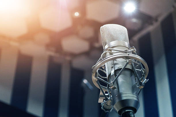 microphone de studio d'enregistrement - microphone dynamique photos et images de collection