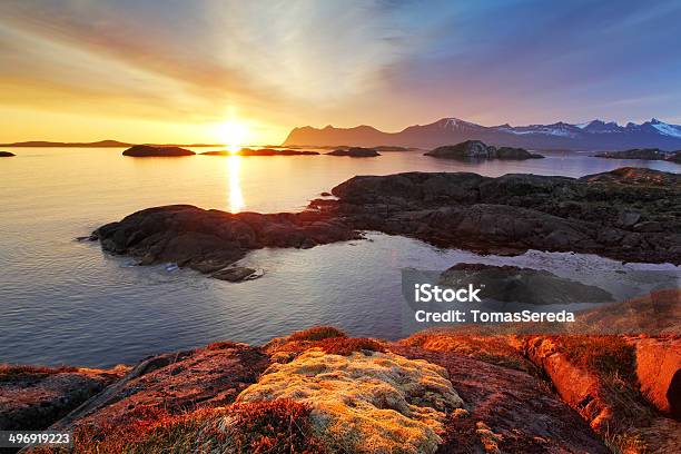 Hermosa Puesta De Sol Costa Del Océano En Noruegasenja Foto de stock y más banco de imágenes de Isla de Senja