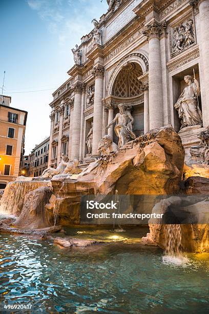 Foto de Fontana Di Trevi Em Roma Ao Pôrdosol e mais fotos de stock de Arquitetura - Arquitetura, Barroco, Capitais internacionais