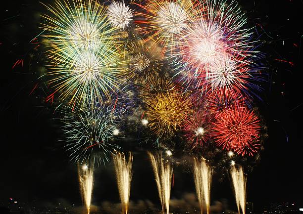 Small Firework Cluster 220+ Cluster Of Colourful Fireworks Stock Photos, Pictures & Royalty ...