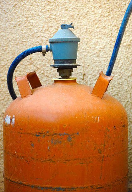газовый бутылка - oxygen tank cylinder natural gas storage compartment стоковые фото и изображения