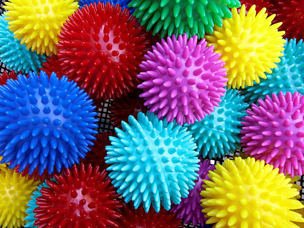 ballons colorés de massage - massage ball photos et images de collection