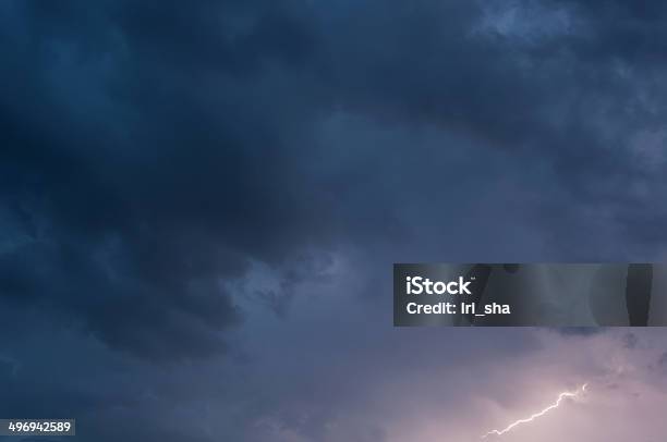 Photo libre de droit de Lightning Storm Clouds Ciel banque d'images et plus d'images libres de droit de Abstrait - Abstrait, Alimentation électrique, Beauté