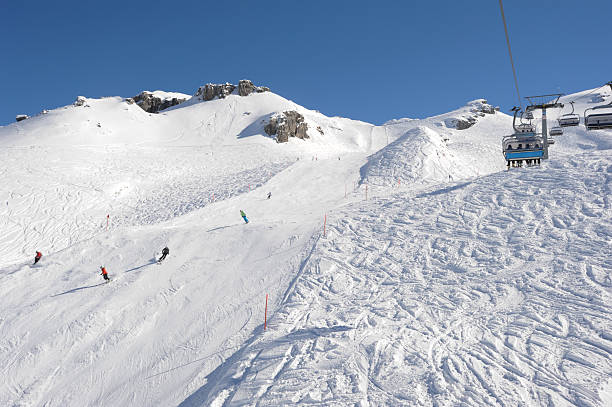 istock Sci slope and cableway of Engelberg 496946163