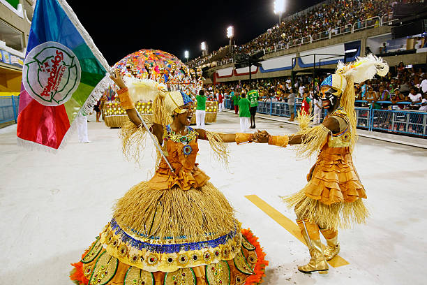 mirim escola de samba apresentação em sambodrome no rio de janeiro - sambadrome imagens e fotografias de stock