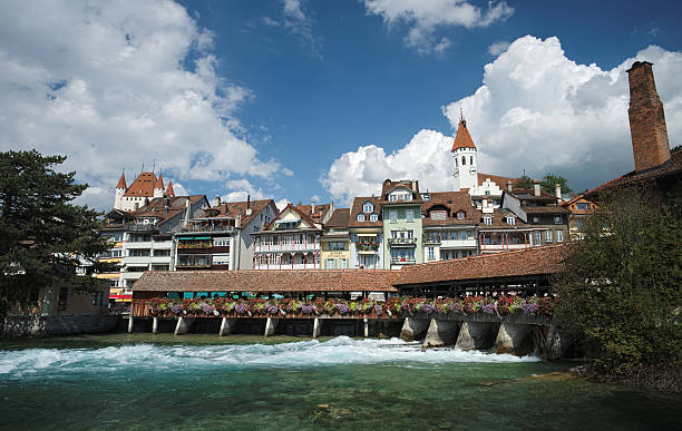 덮힘 구름다리, 성당, 성 및 강 전망을 툰 (스위스 - thun cityscape famous place switzerland 뉴스 사진 이미지