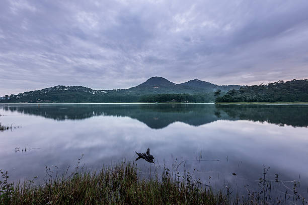 istock Tuyen Lam Lake in morning 496960312