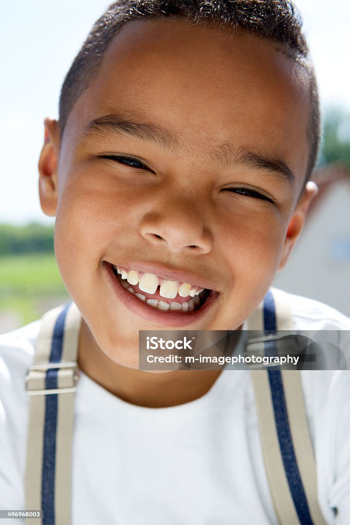 Junge lächelnd mit Hosenträger - Lizenzfrei 6-7 Jahre Stock-Foto