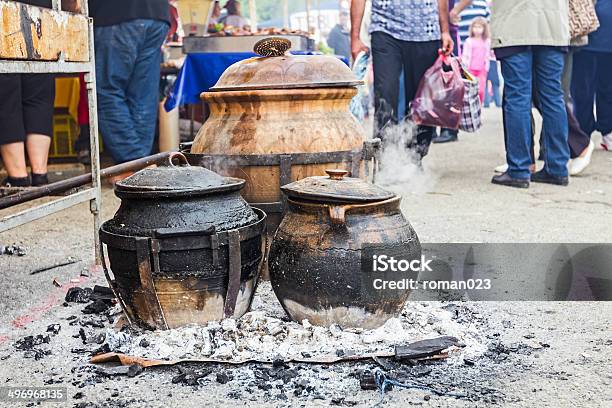 Готовить В Керамические Pots — стоковые фотографии и другие картинки Вариация - Вариация, Варёный, Ветер