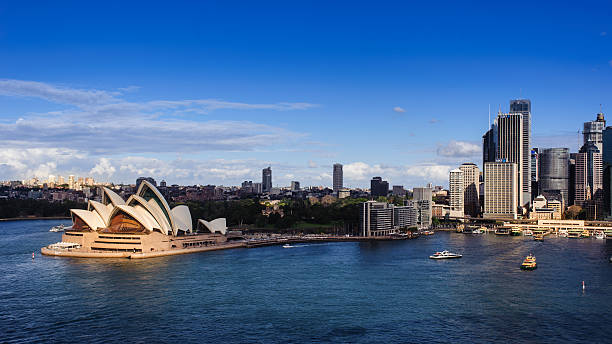 sydney opera house, vista da ponte do porto - sydney australia sydney opera house australia sydney harbor - fotografias e filmes do acervo