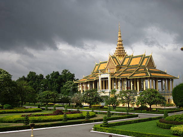 cambogia palazzo reale - stupa royal stupa local landmark national landmark foto e immagini stock