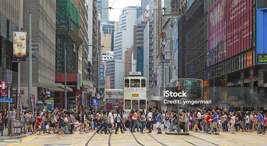 Paso peatonal ajetreado en el centro de Hong Kong - Foto de stock de Hong Kong libre de derechos