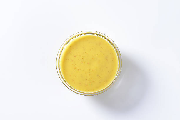 salsa picante amarillo - mustard bowl isolated condiment fotografías e imágenes de stock