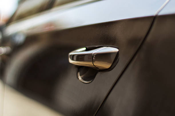 istock handle of car's door 496999420