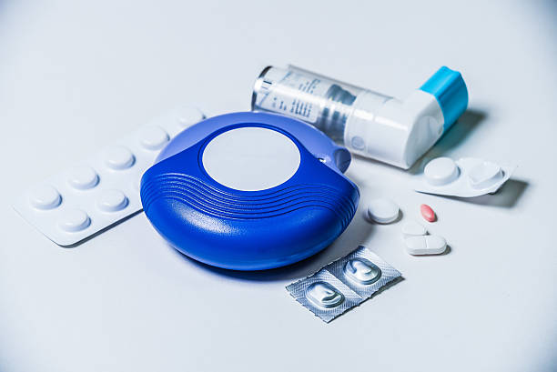 medicament et de drogue - asthmatic photos et images de collection