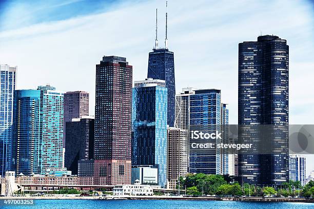 Chicago De La Seguridad Marítima Estación Y Los Rascacielos Foto de stock y más banco de imágenes de Chicago - Illinois